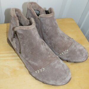 Skechers Relaxed Fit Suede Biker Ankle Boots Earthy Chic Mushroom Size 6 NWOB